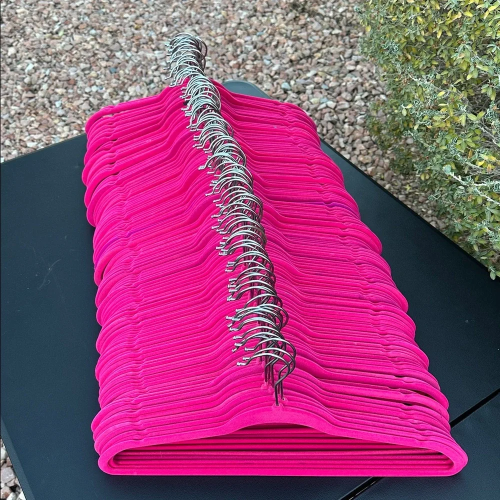 Velvet heavy duty Hangers set of 114 count, used in good condition.